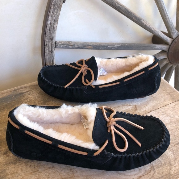 SOLD—UGG Australia Dakota Moccasin Slippers NEW - Picture 3 of 8